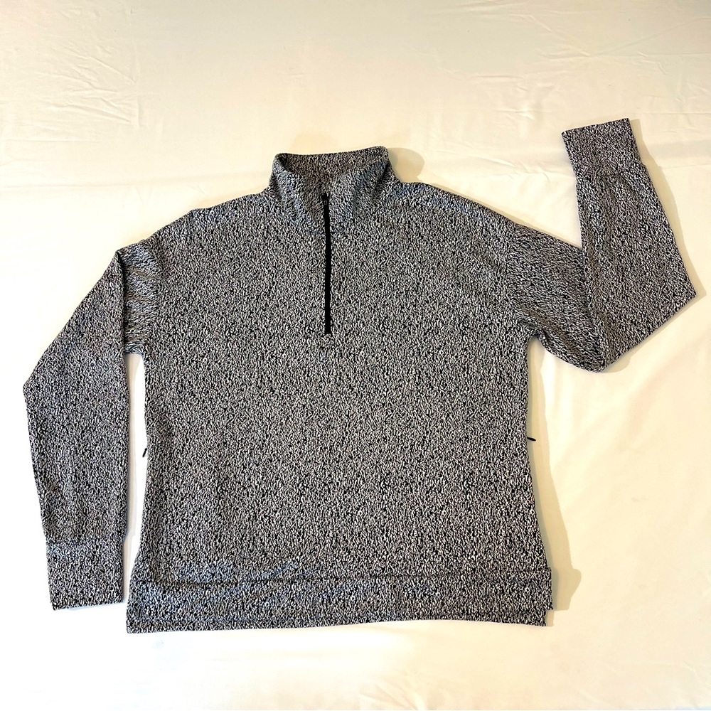 AVIA WOMENS TOP, SIZE 8-10, POCKETS ON SIDE , NICE CONDITION, PREOWNED